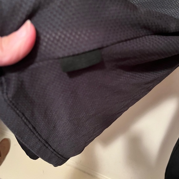 Oiselle Black Mile One Flyout Top - Picture 4 of 4